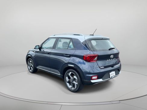 Used 2023 Hyundai Venue Limited FWD image 6