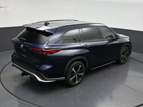 Used 2021 Toyota Highlander XSE FWD image 20