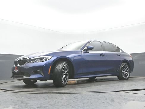 Used 2020 BMW 330i xDrive Sedan w/ Premium Package AWD/4WD image 10