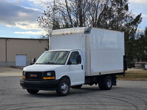 Used 2017 GMC Savana 3500 image 2