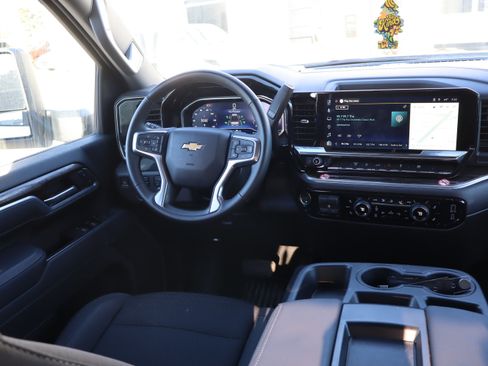 Certified 2025 Chevrolet Silverado 2500 LT w/ Convenience Package image 17