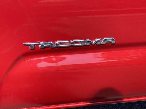 Used 2022 Toyota Tacoma TRD Off-Road w/ Technology Package AWD/4WD image 12