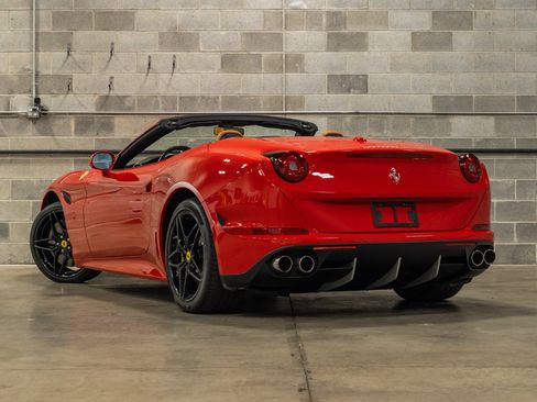 Used 2015 Ferrari California T RWD image 7