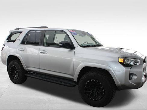 Used 2020 Toyota 4Runner TRD Off-Road AWD/4WD image 18