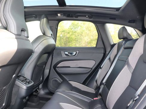Used 2021 Volvo XC60 T5 R-Design w/ Advanced Package AWD/4WD image 33