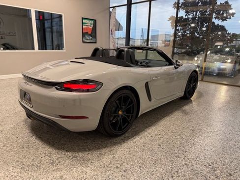 Used 2019 Porsche 718 Boxster RWD image 10