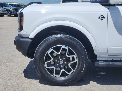 Used 2024 Ford Bronco Outer Banks AWD/4WD image 9