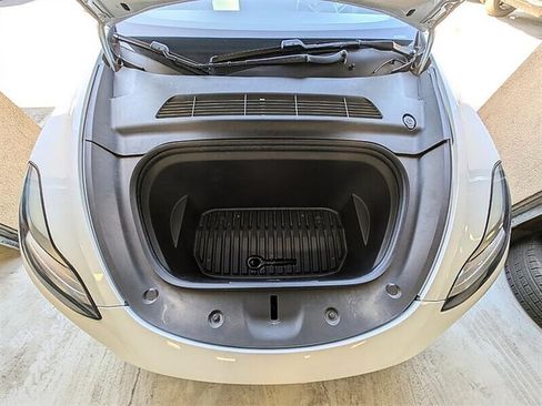 Used 2021 Tesla Model Y Long Range AWD/4WD image 17