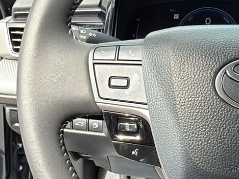 Used 2025 Toyota Camry SE image 22