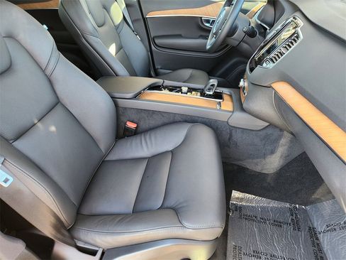 Used 2025 Volvo XC90 B5 Plus w/ Protection Package Premier image 19