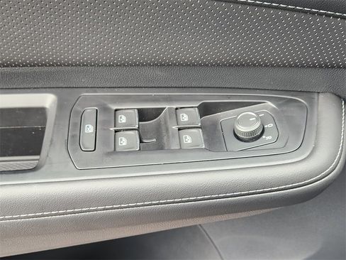 New 2025 Volkswagen Atlas Cross Sport SE image 4