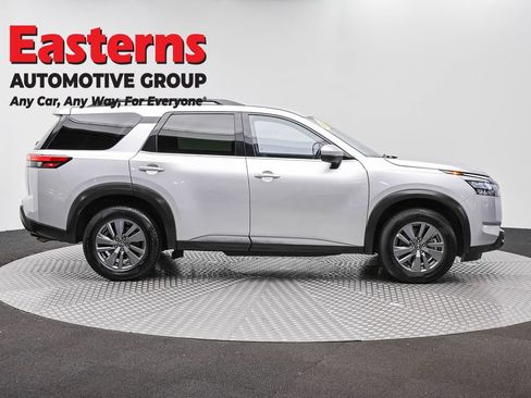 Used 2025 Nissan Pathfinder SV FWD image 4