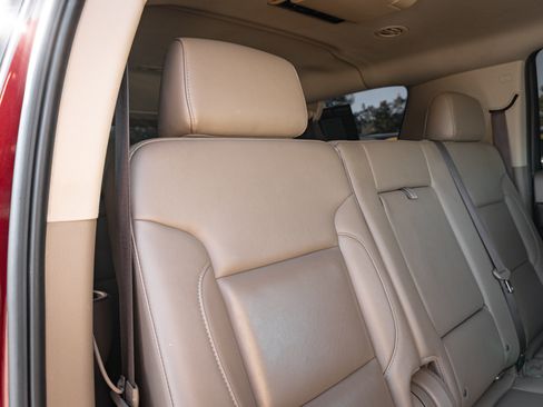 Used 2017 Chevrolet Suburban LT image 33