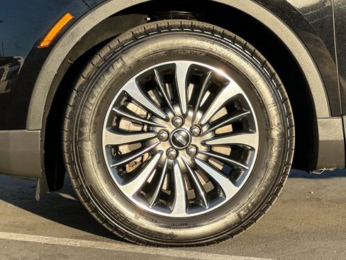 Used 2023 Lincoln Nautilus Reserve w/ Luxury Package image 26