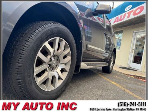 Used 2012 Nissan Pathfinder LE image 10