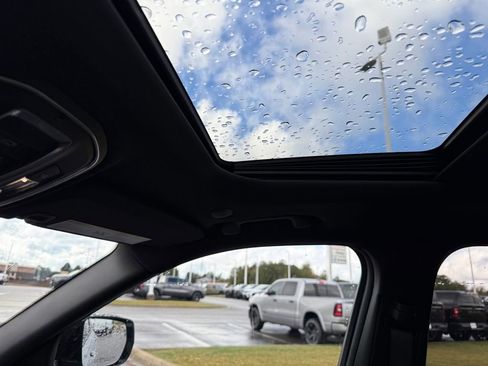 New 2025 Jeep Grand Cherokee Altitude image 21