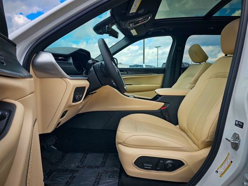 New 2026 Jeep Grand Cherokee Limited AWD/4WD image 12