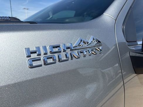 Used 2024 Chevrolet Silverado 2500 High Country w/ Technology Package AWD/4WD image 11