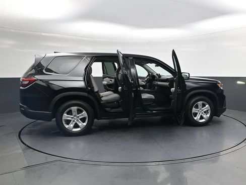 Used 2023 Honda Pilot LX image 39
