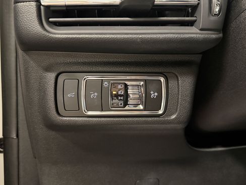 Used 2023 Lincoln Corsair Reserve AWD/4WD image 20