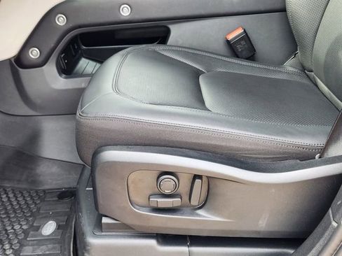 Used 2025 Land Rover Defender 110 S image 25