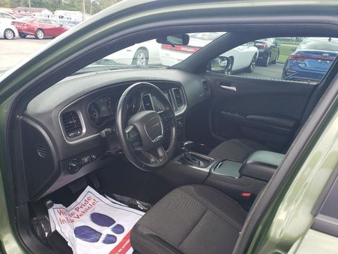 Used 2021 Dodge Charger SXT w/ Blacktop Package image 5