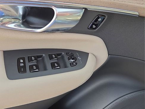 New 2026 Volvo XC90 B6 Plus w/ Protection Package Premier image 22