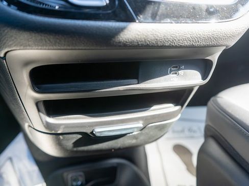 New 2026 Chrysler Pacifica Select image 24