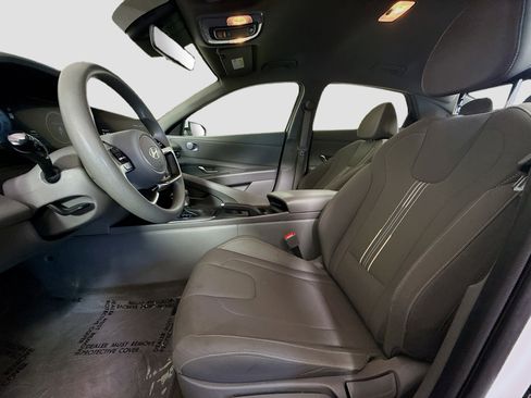 Used 2024 Hyundai Elantra SEL FWD image 22