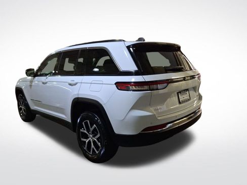 Certified 2024 Jeep Grand Cherokee Limited image 5