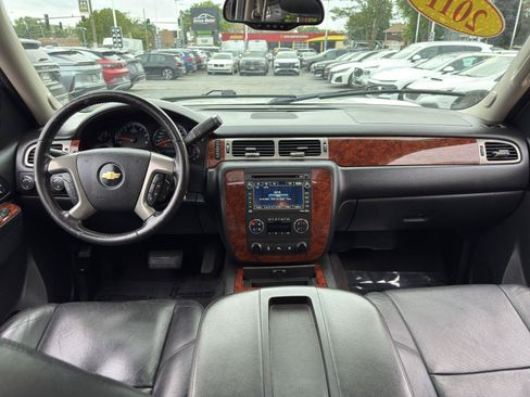Used 2011 Chevrolet Avalanche LTZ AWD/4WD image 28