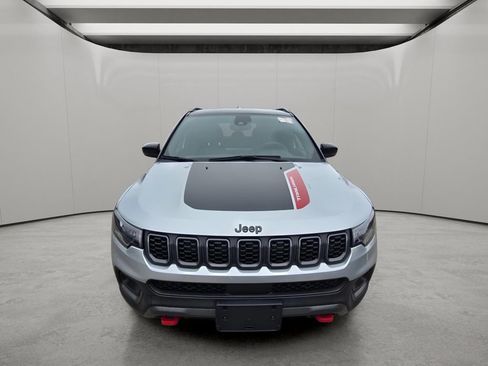 Used 2025 Jeep Compass Trailhawk image 8