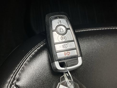 Used 2022 Ford Explorer XLT w/ XLT Sport Appearance Package image 31