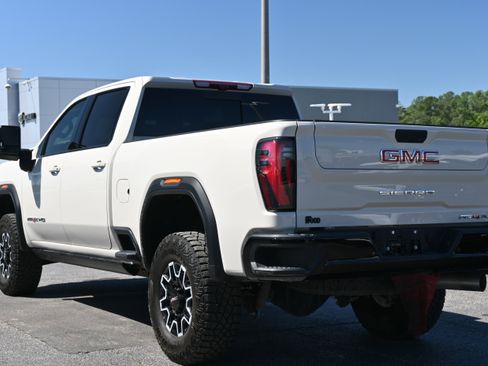 Used 2026 GMC Sierra 2500 AT4X image 11