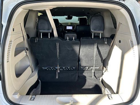 Used 2022 Chrysler Pacifica Touring-L image 31