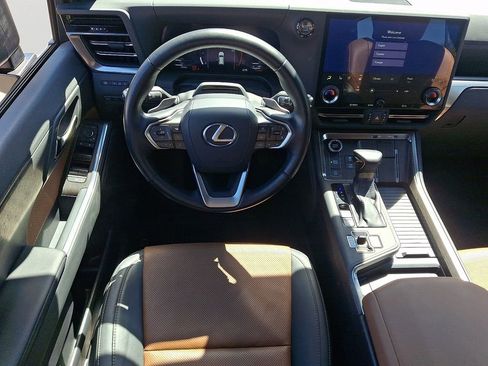 Used 2024 Lexus GX 550 w/ Cold Area Package AWD/4WD image 13