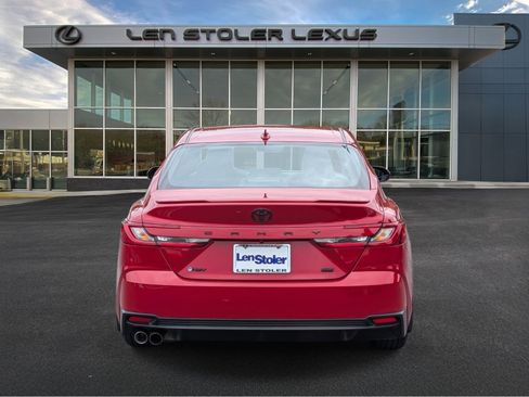 Used 2025 Toyota Camry SE w/ Convenience Package FWD image 4