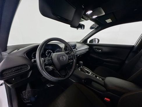 Used 2025 Honda HR-V Sport image 17