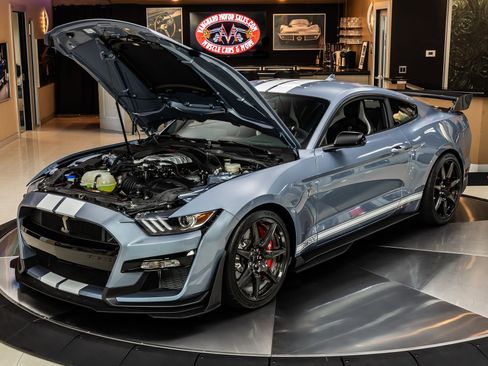 Used 2022 Ford Mustang Shelby GT500 w/ Carbon Fiber Track Pack RWD image 6