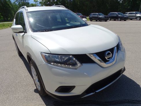 Used 2015 Nissan Rogue AWD S 2.5L 4-Cyl SUV image 2