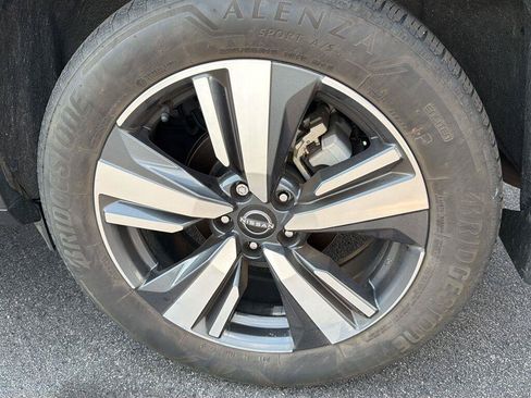 Used 2024 Nissan Rogue SL w/ SL Premium Package FWD image 10