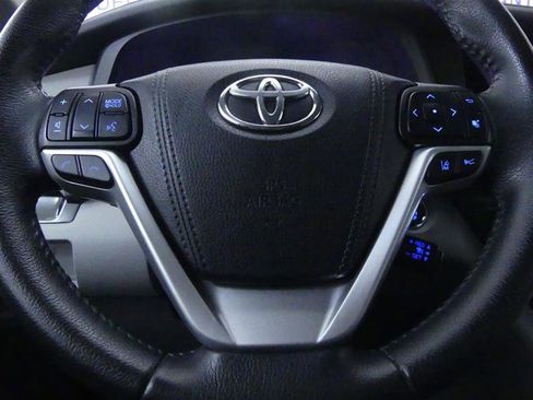 Used 2019 Toyota Sienna XLE w/ XLE Navigation Package image 18