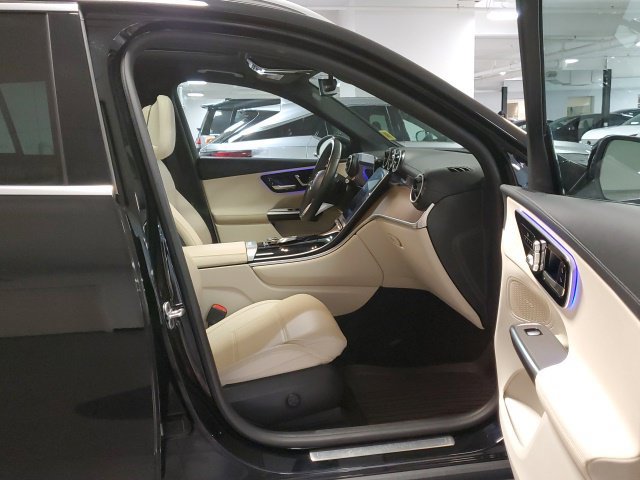 Used 2024 Mercedes-Benz GLC 300 4MATIC image 26