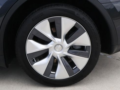 Used 2024 Tesla Model Y Long Range AWD/4WD image 8