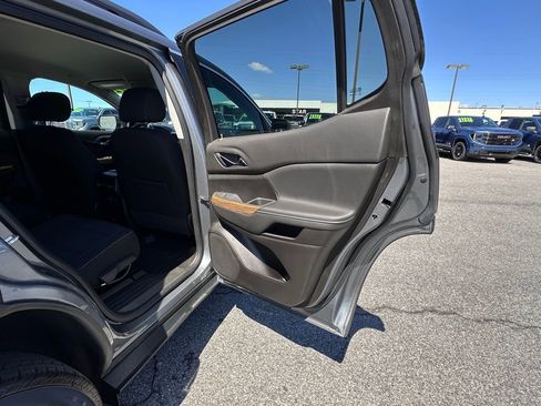 Used 2022 GMC Acadia SLE w/ Driver Convenience Package AWD/4WD image 17