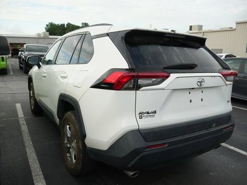Used 2023 Toyota RAV4 XLE FWD image 4