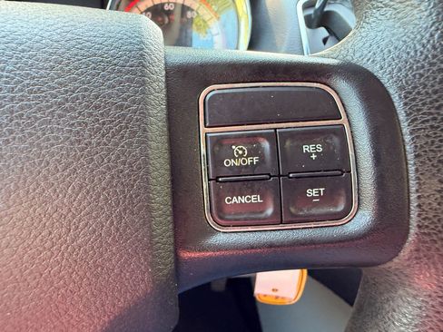 Used 2018 Dodge Grand Caravan SE FWD image 19