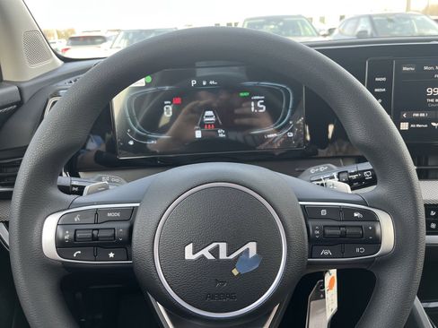New 2025 Kia Sportage LX image 9