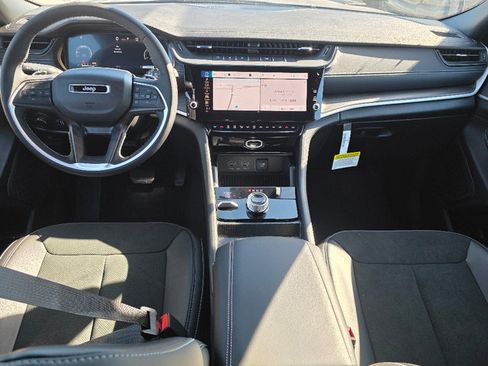 New 2026 Jeep Grand Cherokee Laredo image 2