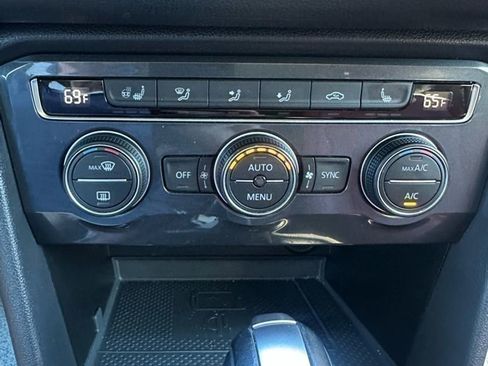 Used 2021 Volkswagen Tiguan SEL image 17